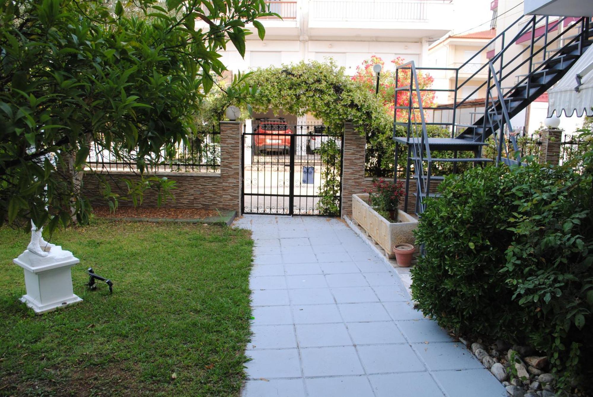 Artemis Apartments Paralia Dionysiou Exterior photo