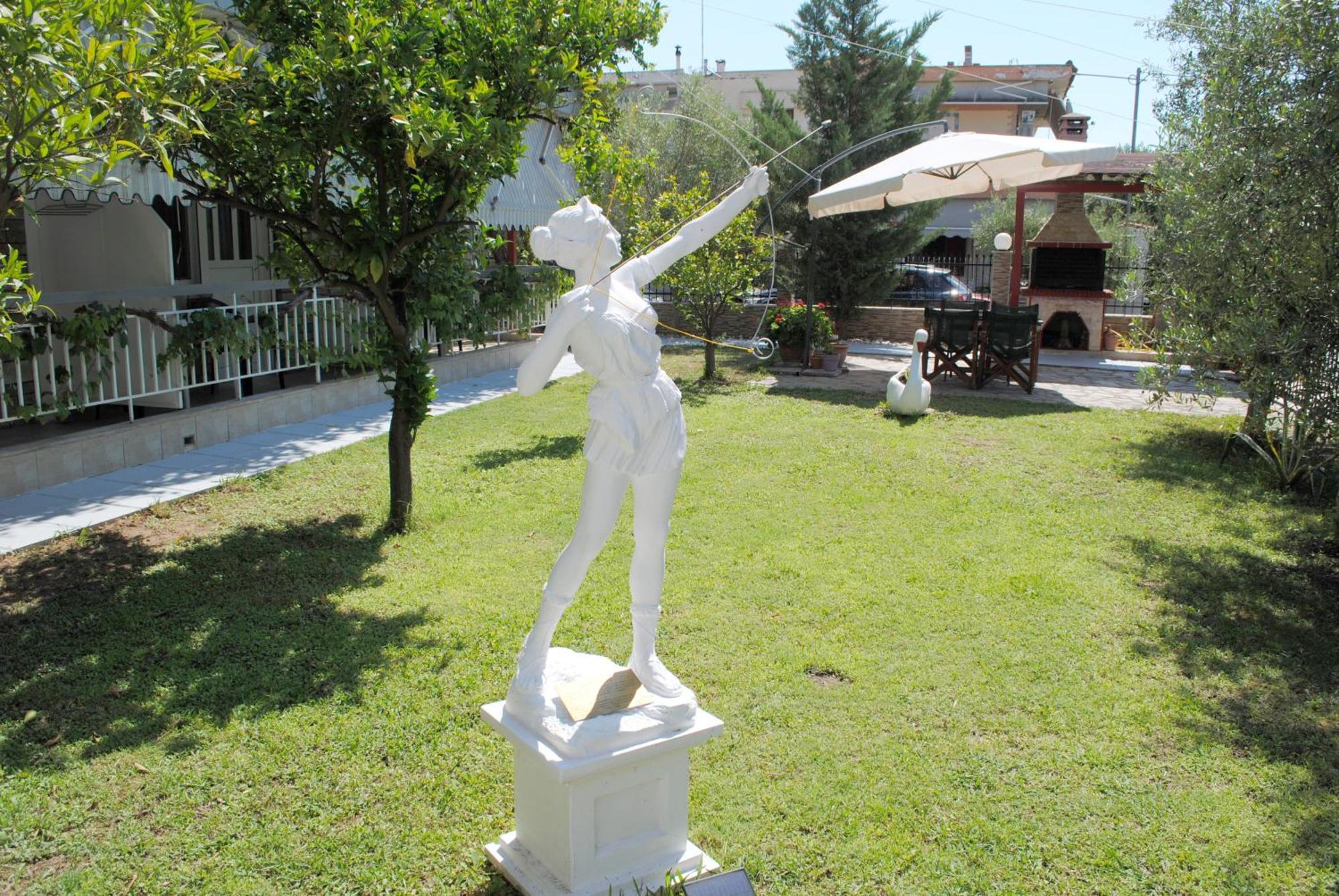 Artemis Apartments Paralia Dionysiou Exterior photo